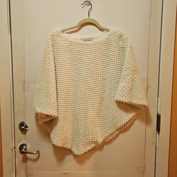 Black Rivet Winter Fall Ivory Cream Pancho. L/XL Soft and Stylish. Warm. Simple - Picture 1 of 9